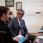 Gabriel Boric Instagram - Hoy junto al ministro Mario Marcel y @Diego.Pardow revisamos los lineamientos del Plan de Acción de Hidrógeno Verde 2023-2030, clave para las decisiones de inversión que se realizarán en el país durante esta década. Tenemos una gran oportunidad para ser líderes en esta industria de manera sostenible, con investigación científica y nuevos empleos de calidad. Avanzamos!