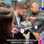 Gabriel Boric Instagram - No tengo ninguna duda que el futuro de Chile está íntimamente vinculado a la transición energética y en Chile hay un tremendo potencial. Muestra de ello son las y los estudiantes del @ldmpoficial con su equipo @Stage_hidrogeno, quienes fueron los primeros en Latinoamérica en clasificar al Horizon Hydrogen Grand Prix, torneo dedicado a impulsar la aplicación y uso del hidrógeno verde. Sigan adelante!