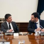 Gabriel Boric Instagram - Comenzamos con la promulgación de la Ley Marco de Ciberseguridad y minutos después, en una nueva sesión del Gabinete Pro Seguridad, revisamos la situación en las cárceles del país para trabajar en: ✅ Inhibición de señal telefónica para evitar estafas y contacto con el exterior. ✅ Agilizar la tramitación del proyecto de ley de expulsiones. ✅ Mejorar los procesos de reinserción social. Avanzamos por la seguridad de las familias de Chile.