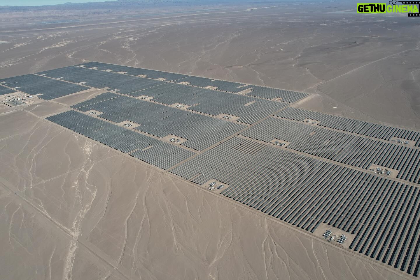Gabriel Boric Instagram - Inauguramos Bess Coya de Engie Chile, el parque de almacenamiento de energía renovable más grande de América Latina, un proyecto que me da mucha alegría porque nos habla de cómo avanzamos en descarbonización y los desafíos de la crisis climática, tarea que como Gobierno hemos asumido con profunda convicción. Que este parque sea un recordatorio constante de que cuando trabajamos juntos un futuro mejor nos aguarda.