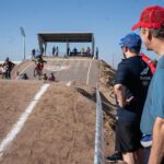 Gabriel Boric Instagram - Hablar de deporte es hablar de recreación, de uso del tiempo libre, de disciplina y de mejor salud. El deporte también es seguridad y comunidades más unidas. Por eso queremos que todas y todos puedan ocupar los espacios públicos y el deporte es un gran camino para lograr ese objetivo. Que este Día del Deporte nos sirva de motivación para el resto del año! Gracias ministro Pizarro y a todo el gabinete que se sumó a la invitación de practicar deporte hoy ;)