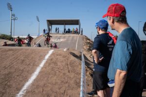 Gabriel Boric Instagram - Hablar de deporte es hablar de recreación, de uso del tiempo libre, de disciplina y de mejor salud. El deporte también es seguridad y comunidades más unidas. Por eso queremos que todas y todos puedan ocupar los espacios públicos y el deporte es un gran camino para lograr ese objetivo. 

Que este Día del Deporte nos sirva de motivación para el resto del año!

Gracias ministro Pizarro y a todo el gabinete que se sumó a la invitación de practicar deporte hoy ;)