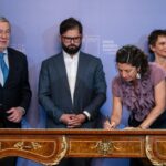 Gabriel Boric Instagram - Hoy Chile avanza un paso más en la urgente tarea de proteger los derechos digitales de las personas: Promulgamos la Ley Marco de Ciberseguridad, fruto de un consenso en ambas cámaras del Congreso Nacional. Con esta ley, mediante la Agencia Nacional de Ciberseguridad, se regulará a servicios públicos y privados para prevenir y resolver incidentes en el ciberespacio. Con estas medidas, Chile se convertirá en el primer país de América Latina y el Caribe en tener una Agencia Nacional de Ciberseguridad y un marco regulatorio de vanguardia en este campo. Hagámonos cargo con unidad de los desafíos de nuestro tiempo para forjar una comunidad que use la tecnología de manera responsable, en su propio beneficio y en el beneficio general en pos de un bien común.