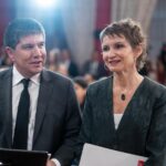Gabriel Boric Instagram - Hoy Chile avanza un paso más en la urgente tarea de proteger los derechos digitales de las personas: Promulgamos la Ley Marco de Ciberseguridad, fruto de un consenso en ambas cámaras del Congreso Nacional. Con esta ley, mediante la Agencia Nacional de Ciberseguridad, se regulará a servicios públicos y privados para prevenir y resolver incidentes en el ciberespacio. Con estas medidas, Chile se convertirá en el primer país de América Latina y el Caribe en tener una Agencia Nacional de Ciberseguridad y un marco regulatorio de vanguardia en este campo. Hagámonos cargo con unidad de los desafíos de nuestro tiempo para forjar una comunidad que use la tecnología de manera responsable, en su propio beneficio y en el beneficio general en pos de un bien común.