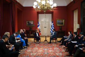 Gabriel Boric Instagram - Es la primera vez que un presidente de Grecia visita nuestro país, por lo que es un tremendo honor recibir a la presidenta Katerina Sakellaropoulou. Esta visita tiene una gran importancia para la revitalización de nuestra agenda bilateral, reafirma nuestro compromiso de colaboración multilateral y demuestra la importancia de Chile en el mundo. 
Reitero, a nombre de nuestro país, la bienvenida a la presidenta de Grecia. Que esta visita nos brinde la oportunidad de fortalecer nuestros vínculos y vislumbrar juntos un mejor horizonte para nuestros países.