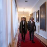 Gabriel Boric Instagram - Hoy junto al ministro Mario Marcel y @Diego.Pardow revisamos los lineamientos del Plan de Acción de Hidrógeno Verde 2023-2030, clave para las decisiones de inversión que se realizarán en el país durante esta década. Tenemos una gran oportunidad para ser líderes en esta industria de manera sostenible, con investigación científica y nuevos empleos de calidad. Avanzamos!