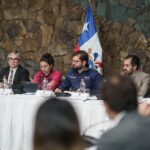 Gabriel Boric Instagram - Desde Los Andes sesionamos en un nuevo Gabinete Pro Crecimiento y Empleo junto a ministras y ministros, la delegada, @sofia.gonzco, el gobernador regional @rodrigomundaca2021 y representantes de empresas de la zona para revisar proyectos públicos y privados que son claves para la región, porque una de las prioridades del Gobierno, además de la seguridad ciudadana y social, es la recuperación de nuestra economía. En concreto, son 32 proyectos que esperamos destrabar en la Región de Valparaíso. Entre ellos, la optimización de la operación minera de Codelco Andina, el Hospital Provincial de Marga Marga, la reposición de los Cesfam en Putaendo y El Quisco, el Servicio Médico Legal en Quillota - La Calera, entre otros. También revisamos proyectos de infraestructura en educación, transporte y vivienda. Los índices positivos que hemos conocido en las últimas semanas, reafirman que el trabajo serio y responsable trae buenos resultados y este gabinete también es parte de ese trabajo y estoy seguro que Chile va a seguir creciendo más y mejor este 2024.