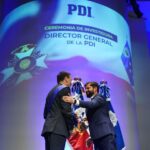 Gabriel Boric Instagram - Seguimos firmes en la tarea de trabajar con esfuerzo y eficacia por la seguridad de los chilenos y chilenas. Hoy oficialicé el nombramiento del nuevo Director General de la @PDI_Chile, Eduardo Cerna, quien tiene un gran desafío por delante. Las familias de Chile necesitan del profesionalismo y compromiso de sus policías para tener una vida mejor y el Estado en su conjunto debe trabajar con ese objetivo.