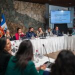 Gabriel Boric Instagram - Desde Los Andes sesionamos en un nuevo Gabinete Pro Crecimiento y Empleo junto a ministras y ministros, la delegada, @sofia.gonzco, el gobernador regional @rodrigomundaca2021 y representantes de empresas de la zona para revisar proyectos públicos y privados que son claves para la región, porque una de las prioridades del Gobierno, además de la seguridad ciudadana y social, es la recuperación de nuestra economía. En concreto, son 32 proyectos que esperamos destrabar en la Región de Valparaíso. Entre ellos, la optimización de la operación minera de Codelco Andina, el Hospital Provincial de Marga Marga, la reposición de los Cesfam en Putaendo y El Quisco, el Servicio Médico Legal en Quillota - La Calera, entre otros. También revisamos proyectos de infraestructura en educación, transporte y vivienda. Los índices positivos que hemos conocido en las últimas semanas, reafirman que el trabajo serio y responsable trae buenos resultados y este gabinete también es parte de ese trabajo y estoy seguro que Chile va a seguir creciendo más y mejor este 2024.