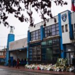 Gabriel Boric Instagram - En un día doloroso para Chile entero, acompañamos a los seres queridos del suboficial mayor Misael Vidal Cid, en su última despedida en Curanilahue. También fueron despedidos junto a sus seres queridos los suboficiales mayores Sergio Arévalo y Carlos Cisterna. Mis condolencias para familiares, amigos y cada uno de quienes viven este terrible crimen. Seguiremos trabajando sin descanso hasta encontrar a los culpables para que respondan con todo el peso de la ley ante la justicia y la sociedad chilena, y seguiremos también apoyando firmemente a nuestras policías. La violencia y barbarie de los criminales no nos intimida, nos une y da más fuerzas para enfrentarlos y junto a la sociedad chilena, fortalecer la seguridad.