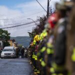 Gabriel Boric Instagram - En un día doloroso para Chile entero, acompañamos a los seres queridos del suboficial mayor Misael Vidal Cid, en su última despedida en Curanilahue. También fueron despedidos junto a sus seres queridos los suboficiales mayores Sergio Arévalo y Carlos Cisterna. Mis condolencias para familiares, amigos y cada uno de quienes viven este terrible crimen. Seguiremos trabajando sin descanso hasta encontrar a los culpables para que respondan con todo el peso de la ley ante la justicia y la sociedad chilena, y seguiremos también apoyando firmemente a nuestras policías. La violencia y barbarie de los criminales no nos intimida, nos une y da más fuerzas para enfrentarlos y junto a la sociedad chilena, fortalecer la seguridad.