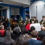Gabriel Boric Instagram - En un día doloroso para Chile entero, acompañamos a los seres queridos del suboficial mayor Misael Vidal Cid, en su última despedida en Curanilahue. También fueron despedidos junto a sus seres queridos los suboficiales mayores Sergio Arévalo y Carlos Cisterna. Mis condolencias para familiares, amigos y cada uno de quienes viven este terrible crimen. Seguiremos trabajando sin descanso hasta encontrar a los culpables para que respondan con todo el peso de la ley ante la justicia y la sociedad chilena, y seguiremos también apoyando firmemente a nuestras policías. La violencia y barbarie de los criminales no nos intimida, nos une y da más fuerzas para enfrentarlos y junto a la sociedad chilena, fortalecer la seguridad.