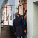 Gabriel Boric Instagram - Censado! Esta mañana recibí a Alejandra, censista que desde la puerta de mi casa completó el cuestionario que se está aplicando en todo el país y que nos permitirá construir mejores políticas públicas para el presente y futuro de Chile. Invito a que todas y todos abran su puerta al Censo, son menos de 15 minutos. Colaboremos en todo Chile con esta enorme tarea.