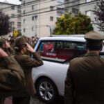 Gabriel Boric Instagram - En un día doloroso para Chile entero, acompañamos a los seres queridos del suboficial mayor Misael Vidal Cid, en su última despedida en Curanilahue. También fueron despedidos junto a sus seres queridos los suboficiales mayores Sergio Arévalo y Carlos Cisterna. Mis condolencias para familiares, amigos y cada uno de quienes viven este terrible crimen. Seguiremos trabajando sin descanso hasta encontrar a los culpables para que respondan con todo el peso de la ley ante la justicia y la sociedad chilena, y seguiremos también apoyando firmemente a nuestras policías. La violencia y barbarie de los criminales no nos intimida, nos une y da más fuerzas para enfrentarlos y junto a la sociedad chilena, fortalecer la seguridad.