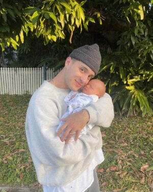 Gabriel Conte Instagram - makaiah lou conte 💕 my new best friend

born july 21, 2022