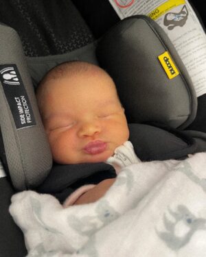 Gabriel Conte Instagram - makaiah lou conte 💕 my new best friend

born july 21, 2022