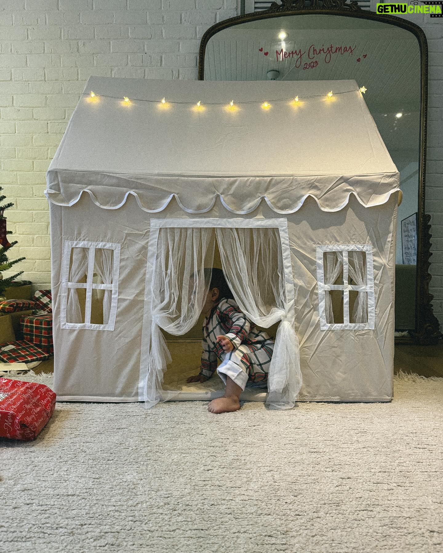 Gabriel Conte Instagram - MERRY CHRISTMAS!! From our family to yours ❤️ “And this will be a sign for you: you will find a baby wrapped in swaddling cloths and lying in a manger.” And suddenly there was with the angel a multitude of the heavenly host praising God and saying, “Glory to God in the highest, and on earth peace among those with whom he is pleased!” -Luke 2:12-14