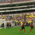 Gabriel Montiel Instagram – Se enchina la piel, el Azteca se rinde ante el equipo más amado de la #kingsleagueamericas 🖤❤️💛