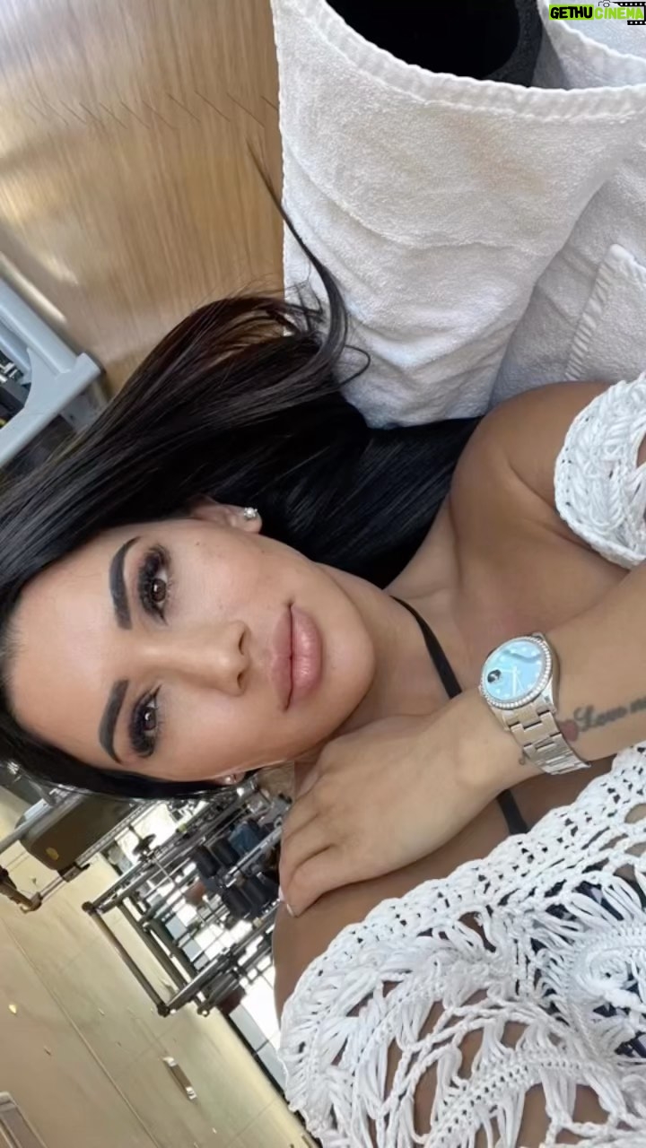 Gabriela Castrovinci - 39.4K Likes - “Never forget: How far you’ve come. Everything you
have gotten through. All the times you
have pushed on even when you felt
you couldn’t. All the mornings you got
out of bed no matter how hard it was.
All the times you wanted to give up
but you got through another day.
Never forget how much strength you
have learned and developed.” #alfafemale