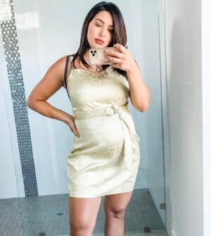 Gabriela Castrovinci Instagram - Happy Sunday 💚💚💚 #23weekspregnant #6monthspregnant #fitmom #fitness #nurse #nurseinjector