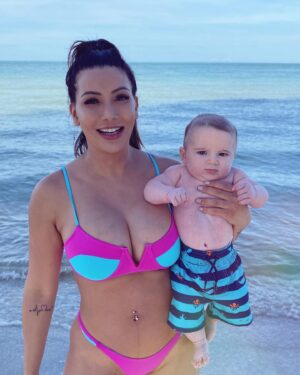 Gabriela Castrovinci Instagram - Time flies 😩 #17monthsold