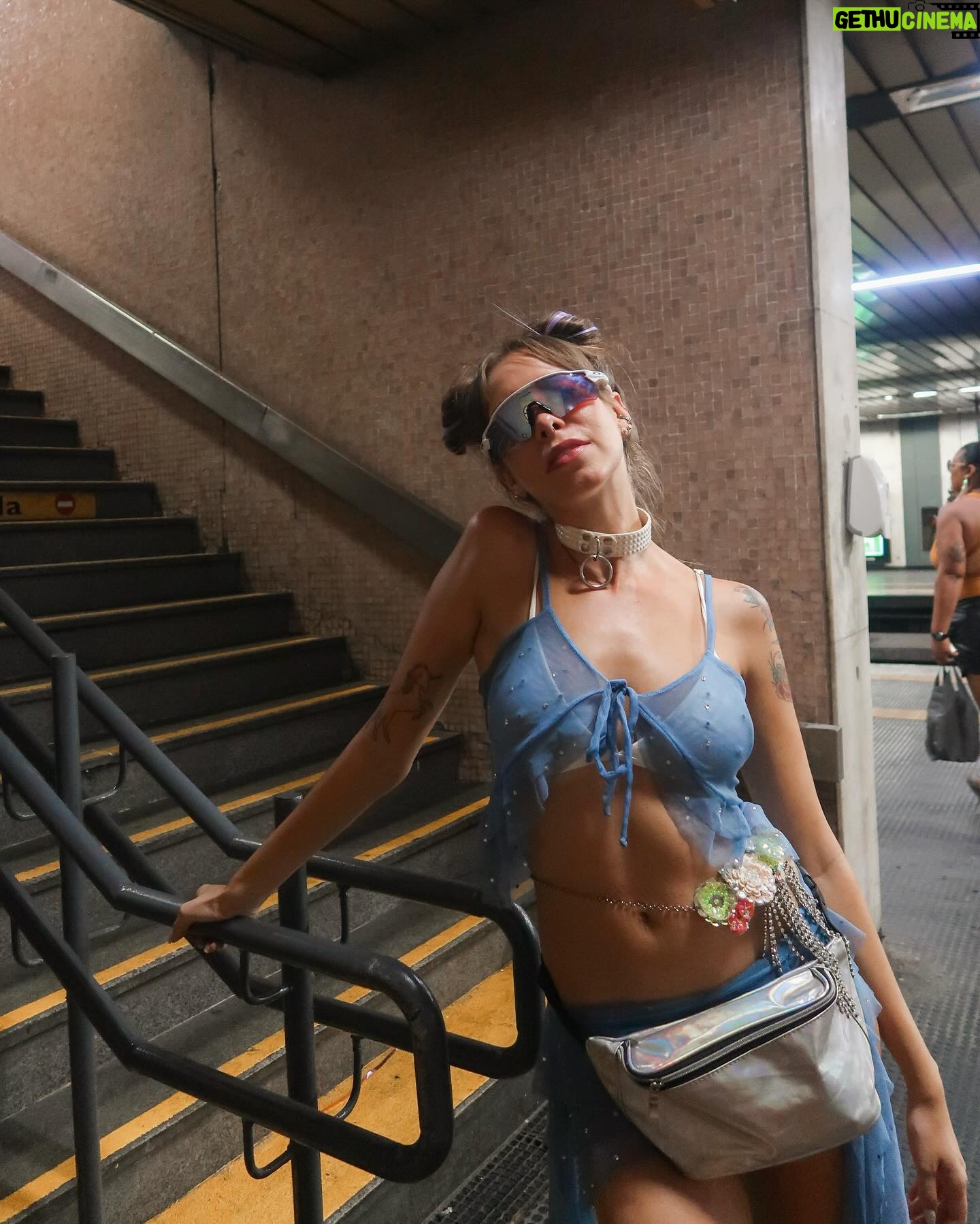 Gabriela Fadel Instagram - Seja você o seu próprio bloco