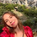 Gabriela Fadel Instagram – Eu e o panda 🐼
Fui pra Macau só pra ver um pandinha chinês de verdade e faria tudo de novo