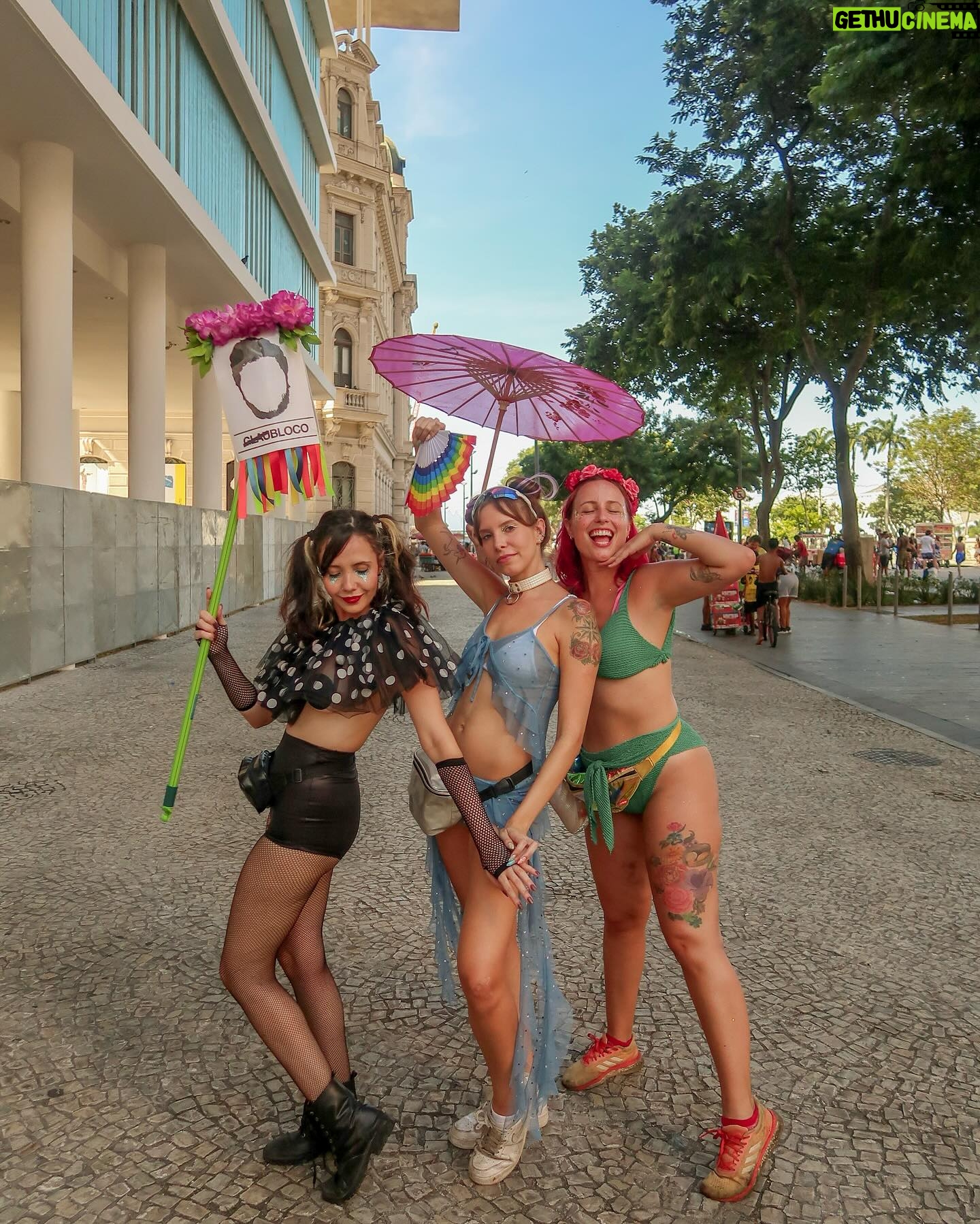 Gabriela Fadel Instagram - Seja você o seu próprio bloco