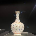 Gabriela Fadel Instagram - Hoje foi o dia que eu chorei de soluçar ao mesmo tempo que eu ria da situação no museu por causa de uma exposição com artes que os amigos de um colecionador fizeram para homenagea-lo no seu aniversário de 60 anos e ele doou tudo em vida ainda. Chorei porque é tão lindo ver uma pessoa com tantos amigos que o amam tanto. Eu amo meus amigos. Desculpa @hdelarosa por fazer todo mundo no museu olhar pra gente, eu te amo também.