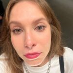 Gabriela Fadel Instagram - Hoje foi o dia que eu chorei de soluçar ao mesmo tempo que eu ria da situação no museu por causa de uma exposição com artes que os amigos de um colecionador fizeram para homenagea-lo no seu aniversário de 60 anos e ele doou tudo em vida ainda. Chorei porque é tão lindo ver uma pessoa com tantos amigos que o amam tanto. Eu amo meus amigos. Desculpa @hdelarosa por fazer todo mundo no museu olhar pra gente, eu te amo também.