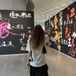 Gabriela Fadel Instagram - Hoje foi o dia que eu chorei de soluçar ao mesmo tempo que eu ria da situação no museu por causa de uma exposição com artes que os amigos de um colecionador fizeram para homenagea-lo no seu aniversário de 60 anos e ele doou tudo em vida ainda. Chorei porque é tão lindo ver uma pessoa com tantos amigos que o amam tanto. Eu amo meus amigos. Desculpa @hdelarosa por fazer todo mundo no museu olhar pra gente, eu te amo também.