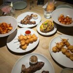 Gabriela Fadel Instagram - "Vamos jantar no @mayfloripa_ e eu levo os furões pra você conhecer" foi simplesmente o melhor convite que eu já recebi em toda a minha vida nunca fui triste