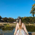Gabriela Fadel Instagram - Nasci para ser uma princesa coreana da dinastia Joseon. As senhoras que pararam para me dizer que eu tava muito bonita e me colocar em uma pose específica concordam.
