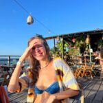 Gabriela Fadel Instagram - Esses últimos dias com @letspipa e as minhas meninas foram muito especiais. Eu adoro a simbologia de recomeços. Muda algo realmente do dia 31 de dezembro para o dia 1° de janeiro? Não. Mas o que a vida se não o significado que nos damos para as coisas? O nosso cérebro adora uma simbologia, um ritual, algo que ele possa dar um significado. Pode não mudar nada no exterior, mas no nosso interior somos nós que mandamos, a gente que dá o significado. Feliz 2024 pra gente!