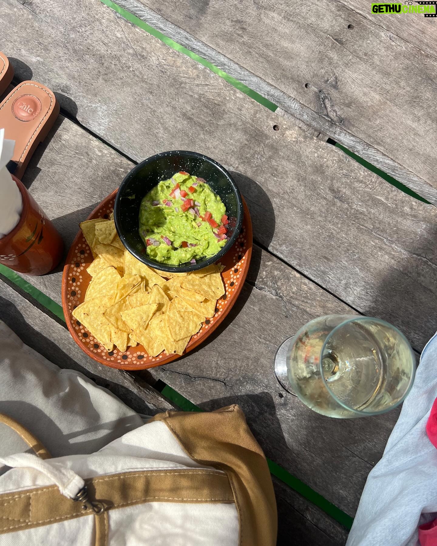 Gabriela Fadel Instagram - Guacamole, biquínis, risadas e coisas que não vamos mencionar na internet