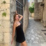Gabriela Platas Instagram - Escondiéndome de la policía porque es ilegal tanta guaposidad.