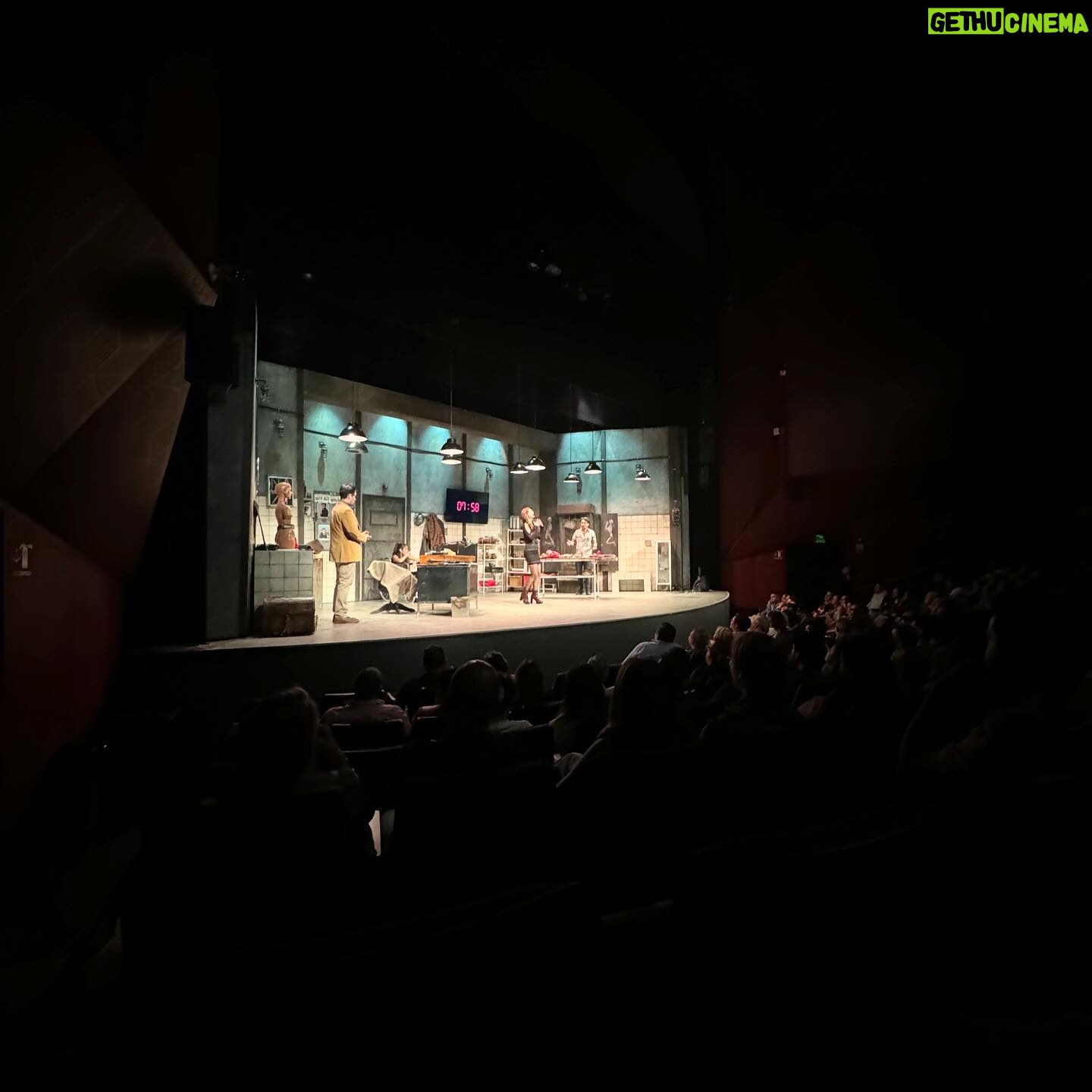 Gabriela Platas Instagram - ¡Qué noche! ¡Gran estreno en @atrapadosmex ! Muchos nervios pero muy feliz de volver al teatro y de verlos ahí ¡gracias a todos los que asistieron, a mis compañeros por acogerme y a la producción por hacerme parte! 🖤🖤🖤🖤