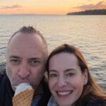 Gabriela Platas Instagram - Hace muchos años, el perro que más he amado me llevó a ti. Y hace 6 años empezaste a enseñarme la felicidad de un amor como siempre lo había imaginado: honesto, protector, sencillo, leal, feliz y divertido (aunque lo disimules con tu #Caradepiedraconojos). Eras mi sueño desde siempre, y hoy se cumplen 6 años de que vivo agradecida de estar a tu lado. Te amo. 🤍