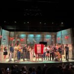 Gabriela Platas Instagram - Celebramos 6000 minutos sin escape y 100 (120 en realidad) representaciones de esta super obra ¡tienen que ir a ver @atrapadosmex ! Gracias a todo el equipo de @morrisgilr y @mejorteatro por hacernos parte de este día tan especial. Fue todo un honor ser testigos de todo su talento ¡son wow! 🤩 Y ni hablar del precioso trabajo actoral de @faisirrito @alealebarros @juanmartinj y @palyoficial ¡Todo mi amor y admiración para ustedes! La noche terminó juntando las celebraciones así que recibí mucho amor por mi cumple ¡los adoro! Gracias por hacerme sentir tan especial. 🥳🥳🥳🥳