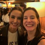 Gabriela Platas Instagram - Celebramos 6000 minutos sin escape y 100 (120 en realidad) representaciones de esta super obra ¡tienen que ir a ver @atrapadosmex ! Gracias a todo el equipo de @morrisgilr y @mejorteatro por hacernos parte de este día tan especial. Fue todo un honor ser testigos de todo su talento ¡son wow! 🤩 Y ni hablar del precioso trabajo actoral de @faisirrito @alealebarros @juanmartinj y @palyoficial ¡Todo mi amor y admiración para ustedes! La noche terminó juntando las celebraciones así que recibí mucho amor por mi cumple ¡los adoro! Gracias por hacerme sentir tan especial. 🥳🥳🥳🥳