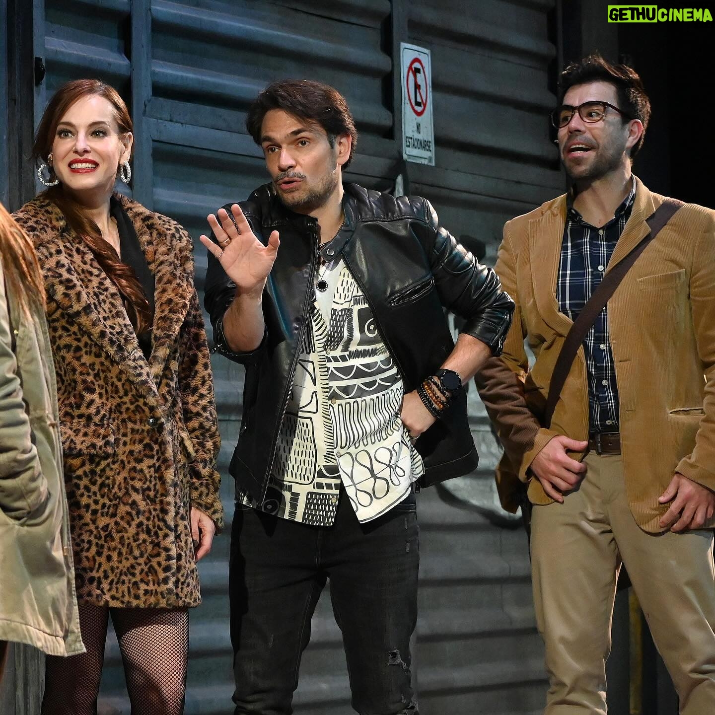 Gabriela Platas Instagram - ¡Adquiere ya tus boletos y acompaña este fin de semana a @gabyplatas, @efrainberry, @pacsrubio y @mariazelzel en #Atrapados (Escape Room), una divertida comedia de suspenso! 📆 Viernes |⏰ 7 y 9:30 p.m. 📆 Sábado |⏰ 6 y 8:30 p.m. 📆 Domingo |⏰ 6 p.m. 🎟️ Boletos en taquilla y @ticketmaster_mx . . . . . #GabyPlatas #Mariazel #PacoRubio #EfraínBerry #Actor #Comedia #Drama #Suspenso #EscapeRoom #Teatro #Recomendación #Love #Terror #Entretenimiento #MejorTeatro #Actrices