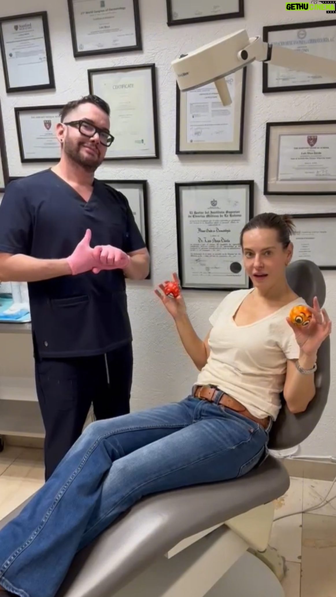 Gabriela Platas Instagram - ¡Secretos revelados! Ustedes saben que no me quedo con nada y menos cuando se trata de los tratamientos de mi adorado @drhollywoodlm ✨ #skinbooster #restylane @galderma @aestheticsbygalderma.mx Propielmedica.com