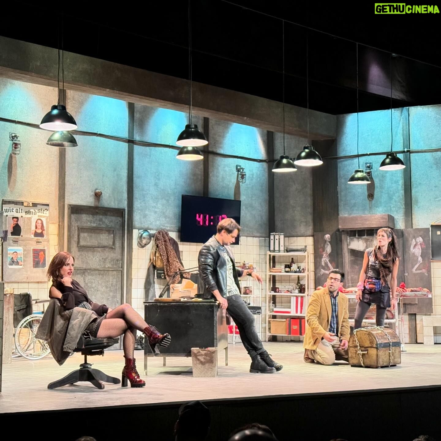 Gabriela Platas Instagram - ¡Qué noche! ¡Gran estreno en @atrapadosmex ! Muchos nervios pero muy feliz de volver al teatro y de verlos ahí ¡gracias a todos los que asistieron, a mis compañeros por acogerme y a la producción por hacerme parte! 🖤🖤🖤🖤
