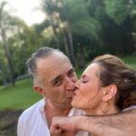 Gabriela Platas Instagram - Hace muchos años, el perro que más he amado me llevó a ti. Y hace 6 años empezaste a enseñarme la felicidad de un amor como siempre lo había imaginado: honesto, protector, sencillo, leal, feliz y divertido (aunque lo disimules con tu #Caradepiedraconojos). Eras mi sueño desde siempre, y hoy se cumplen 6 años de que vivo agradecida de estar a tu lado. Te amo. 🤍