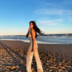 Gabriela Sari Instagram – Feliz añooo🤍🤍🤍arranquen con todo este 2024✨

Gracias por los buenos deseos y el amor, sean felices y siempre haciendo el bien, nada más valioso que ese mood 
El plateado es de @pupetete q amo