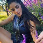 Gabriela Sari Instagram - Fan de este color 💜💜💜 @ginebrabsas @justaosadia