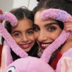 Gabriela Sari Instagram – Con vos todas son mis favoritas. T😍♥️
La felicidad es inmensa 🙌🏼compartir mi pasión con vos es un lujo que me doy cada noche que podes acompañarme al teatro , poder transmitirte algo de este mundo maravilloso que es la actuación, lo agradezco siempre 🙏🏼que importante y lindo a la vez es poder transmitirles amor por el oficio , trabajo o profesión. Que tengan una hermosa semana ✨