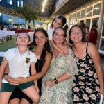 Gabriela Sari Instagram - Sos egresada mi amor @donnasoy 🫠💕💜❤️ llegó el día de dar un salto más 💪Nos espera 1er grado! Superando obstáculos, entre ellos una pandemia, cuarentena, seguimos avanzando, que seas siempre Feliz Donna preciosa , buena compañera . Te amamos, gracias por enseñarnos tantoo🌈 Hermoso verte abrazar así a tus maestras 🤍