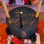 Gabriela Sari Instagram - Halloween Birthday🎃🎂👻🎉 Un poco del finde cumpleañero Familia, amigos ,el rédalo de la vida ♥️ Gracias por acompañarme siempre ☀️ @tarotrodante @wheniwishentretenimiento @sisucafeva @majomartincakes @annier_catering @cotillonmayoristaolivia @maguistyle_. @el.rincon.de.valentina