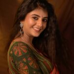 Gabriella Charlton Instagram - Too late, I know 🙈 Saree & blouse @sdduniqueboutique_97 Photography- @sathyaphotography3 @shineebee_photography Makeup - @makeup_by_kez Hair - @banuhairstylist 📍@kezmakeupstudioandacademy